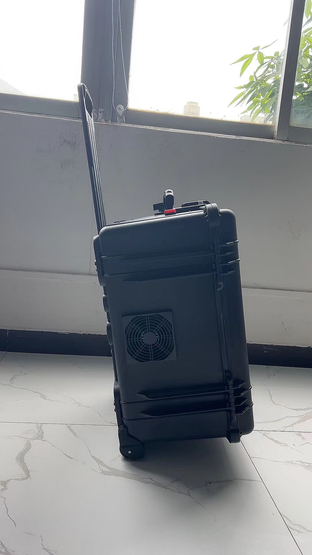 瓦房店手拉箱型移动通信干扰器